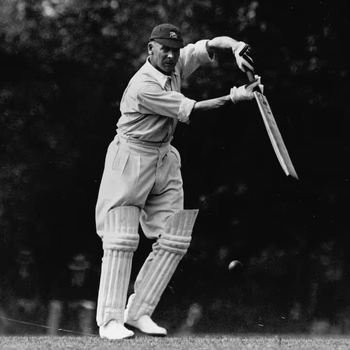 जैक ने 1908 में इंग्लैंड के लिए टेस्ट क्रिकेट में पदार्पण किया। उस समय केवल टेस्ट मैच ही खेले जाते थे। जैक ने इंग्लैंड के लिए कुल 61 टेस्ट मैच खेले।