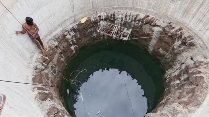 बायको नांदायला येत नाही म्हणून बापाने आपल्या 4 अपत्यांसह जीवन संपवल्याने जिल्ह्यात खळबळ उडाली असून हळहळ व्यक्त होत आहे. घटनेची माहिती मिळताच स्थानिक पोलीस प्रशासनाने घटनास्थळी धाव घेतली.