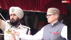 Video: देखते रह गए मुख्यमंत्री, पुलिसवाले ने फहरा दिया झंडा, उमर अब्दुल्ला का वीडियो वायरल