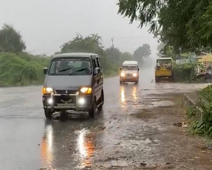 જ્યારે અન્ય ઘણા જિલ્લાઓ જેવા કે સાબરકાંઠા, મહેસાણા, અમદાવાદ, ગાંધીનગર, અરવલ્લી, મહીસાગર, ખેડા, પંચમહાલ, દાહોદ, આણંદ, વડોદરા, છોટાઉદેપુર, ભરૂચ, નર્મદા, સુરત, તાપી, ડાંગ, વલસાડ, નવસારી, દમણ, દાદરા નગર હવેલી, ભાવનગર, અમરેલી, જુનાગઢ, દ્વારકા, પોરબંદર, અને ગીર સોમનાથમાં મધ્યમ વરસાદની આગાહી કરવામાં આવી છે. નાગરિકોને સાવચેત રહેવાની સલાહ આપવામાં આવી છે.