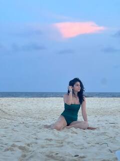 चेहऱ्यावर स्माईल, मेक्सिकोतील बीचवर हटके फोटोशूट, मिथिला पालकरच्या दिलखेच अदा