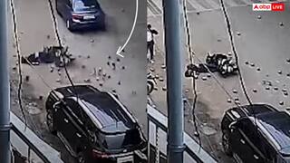 Video: फ्लाईओवर पर पलटा टेम्पो, नीचे बाइक सवार पर गिरा लोहे का सामान, एक्सीडेंट का वीडियो वायरल