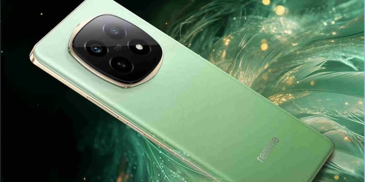 Realme P3 की कीमत 16,499 रुपये है. इसमें 6000mAh की बैटरी दी गई है जो फास्ट चार्जिंग को सपोर्ट करती है. फोन 6.67-इंच के FHD+ AMOLED डिस्प्ले और Qualcomm Snapdragon 6 Gen 4 प्रोसेसर से लैस है. इसमें भी 8GB तक रैम का विकल्प मिलता है जिससे यह बैटरी और परफॉर्मेंस दोनों में मजबूत साबित होता है.