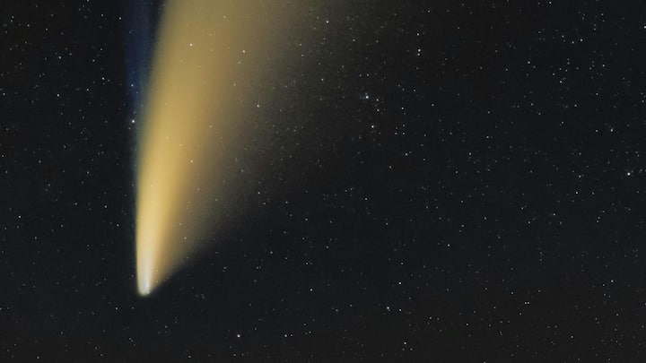 एक अनुमान के मुताबिक पूरी पृथ्वी पर प्रति वर्ष लगभग 6,100 उल्कापिंड गिरते हैं, लेकिन इनका आकार इतना छोटा होता है कि ये नुकसान नहीं पहुंचाते. बड़े उल्का पिंडों के गिरने की घटनाएं दुर्लभ हैं.