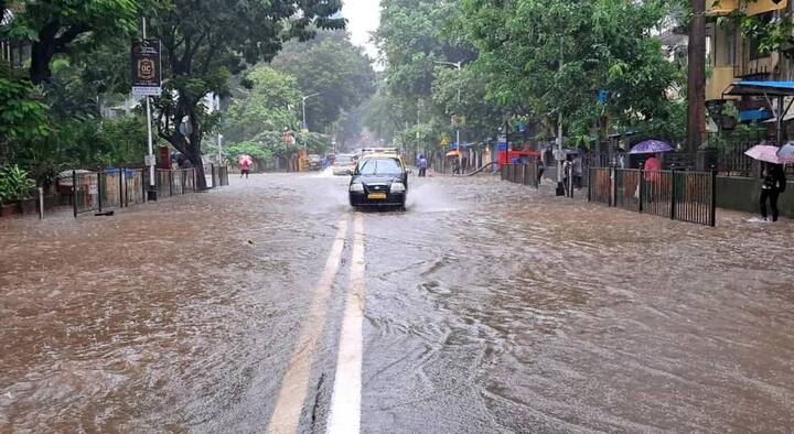 अंधेरीत देखील दमदार पाऊस झाल्याने अंधेरी सबवे पाण्याखाली गेल्याची माहिती आहे. त्यामुळे पावसाचा जोर असाच कायम राहिला तर त्याचा परिणामी रेल्व आणि वाहतुकीवर देखील होऊ शकतो.