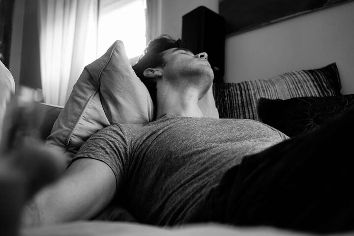 पॉवरनॅप घेतल्यावर शरीरात cortisol पातळी कमी होते. त्यामुळे ताण कमी होतो आणि मूड सुधारतो.