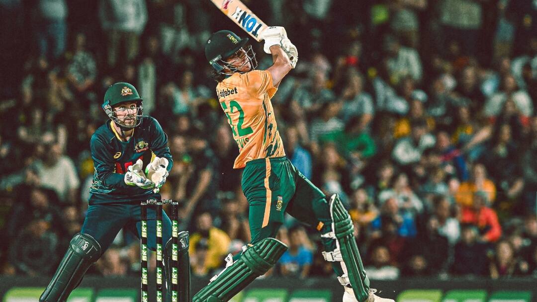 dewald brevis fastest fifty against australia slams 6 sixes in aus vs sa 3rd t20 dewald brevis sixes 6,6,6,6,6,6 'जूनियर एबी' डेवाल्ड ब्रेविस का फिर गरजा बल्ला, ऑस्ट्रेलिया के खिलाफ जड़े 6 छक्के