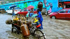 दिल्ली के कई इलाकों में बारिश, जलभराव से थमी गाड़ियों की रफ्तार