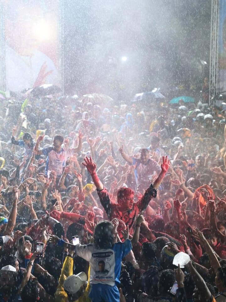 'आज आपण कितीवेळा 10 तर लावले, तीन वेळा लावले. आज हॅटट्रिक केली, ही हॅटट्रिक बापाची आहे. बाप हा बाप असतो', अशा घोषणा जय जवानच्या गोविंदांनी दिल्या.