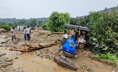 Kathua Cloudbursts: উপত্যকায় ফের মেঘ ভাঙা বৃষ্টিতে বিপর্যয়; জলকাদায় ভেসে গেল রাস্তা, চলছে উদ্ধারকাজ