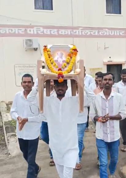 जर नगर पालिकेला खरोखर दिंडी काढायची असती तर त्यांच्याकडे नगरपालिका कर्मचारी, नगरपालिका शाळेचे शिक्षक, नगर पालिका शाळा विध्यार्थी, गावातील प्रतिष्ठित, भजणी मंडळ जमा करून श्री संत ज्ञानेश्वर महाराज यांची 750 वी जयंती उल्का नगरीत इतेहासिक साजरी झाली असती पण तसे केले नाही.