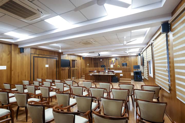 मुंबई उच्च न्यायालयाच्या कोल्हापूर सर्किट बेंचचे आज लोकार्पण होत आहे.