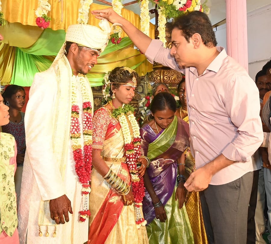 KTR News: కేటీఆర్ను కదిలించిన ఓ చెల్లెలి ఆహ్వానం.. అండగా ఉంటానని ఓ అన్నగా భరోసా