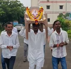 Buldhana : उल्कानगरी लोणारमध्ये नगर परिषदेने संतश्रेष्ठाच्या दिंडीचा खेळ मांडीयेला, काढली हास्यास्पद दिंडी; पाहा PHOTOS