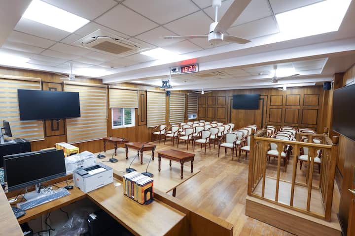 गेल्या 25 दिवसांत इमारतीचा संपूर्ण कायापालट करण्यात आला आहे.