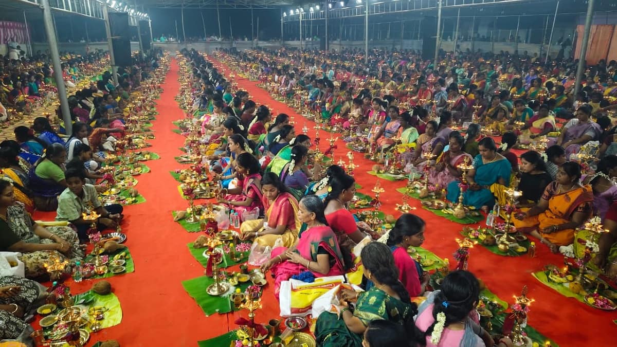 காசவளநாடு ஜெம்புகேஸ்வரர் கோயில்.. பிரமாண்டமாக நடந்த 1008 குத்துவிளக்கு பூஜை
