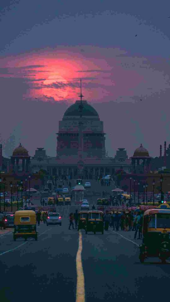 दिल्ली घूमने में एक हफ्ते में कितना आता है खर्च?