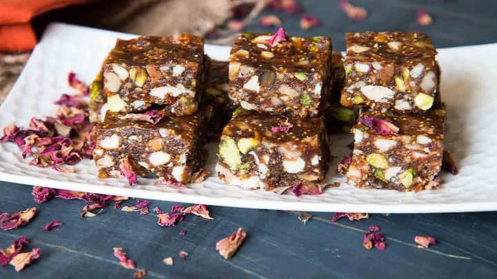 अनजीर बर्फी (Fig Barfi) – सुके अंजीर वापरून बनवलेली, साखरेशिवाय गोड लागते.