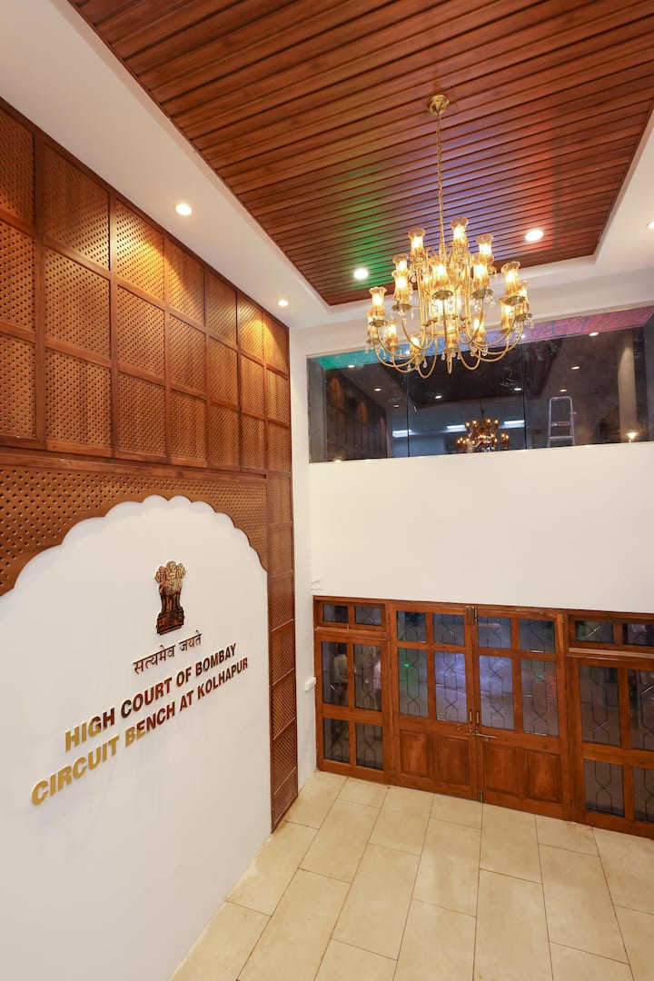 संपूर्ण इमारतीचे नुतनीकरण करण्यात आलं आहे.