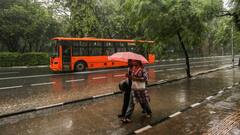 दिल्ली वालों को आज बारिश के साथ उमस करेगी परेशान, IMD का ये अलर्ट न करें नजरअंदाज