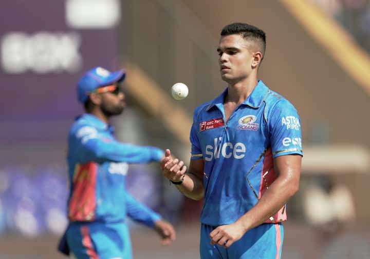 অর্জুনের বাগদত্তা সানিয়া মুম্বইয়ের প্রখ্যাত ব্যবসায়ী রবি ঘাইয়ের নাতনী। তারা হসপিটালিটি এবং ফুড ইন্ডাস্ট্রির সঙ্গে যুক্ত।