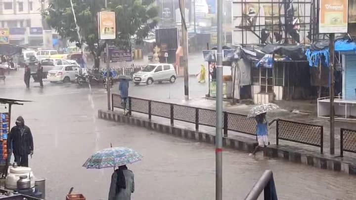 19 ઓગસ્ટના રોજ, વરસાદનું જોર વધવાની શક્યતા છે. દેવભૂમિ દ્વારકા, પોરબંદર, નવસારી અને વલસાડ જિલ્લામાં અત્યંત ભારે વરસાદને કારણે રેડ એલર્ટ જાહેર કરવામાં આવ્યું છે.