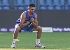 Arjun Tendulkar: দীর্ঘদিনের বান্ধবীর সঙ্গে সদ্যই সেরেছেন বাগদান, অর্জুন তেন্ডুলকরের বার্ষিক আয় কত জানেন?