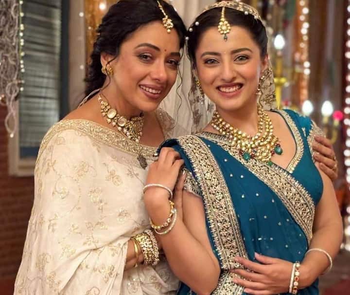 अनुपमा के समझाने पर प्रार्थना अपने मां-बाप के पास जाने के लिए तैयार तो होती है लेकिन उसके मन में डर रहता है. इसलिए उसका हौसला बढ़ाने के लिए अनुपमा भी प्रार्थना के साथ कोठारी हाउस के लिए रवाना होती है.