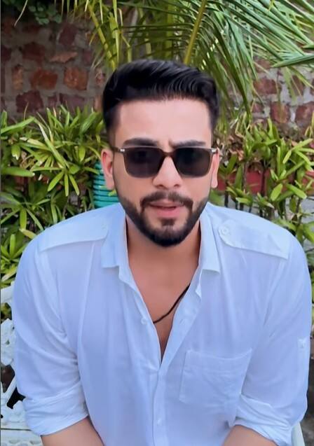 ਮਸ਼ਹੂਰ ਯੂਟਿਊਬਰ ਐਲਵਿਸ਼ ਯਾਦਵ ਦੇ ਘਰ 'ਤੇ ਤਾਬੜਤੋੜ ਫਾਇਰਿੰਗ, ਸਵਾਲਾਂ ਦੇ ਘੇਰੇ 'ਚ ਪੁਲਿਸ...