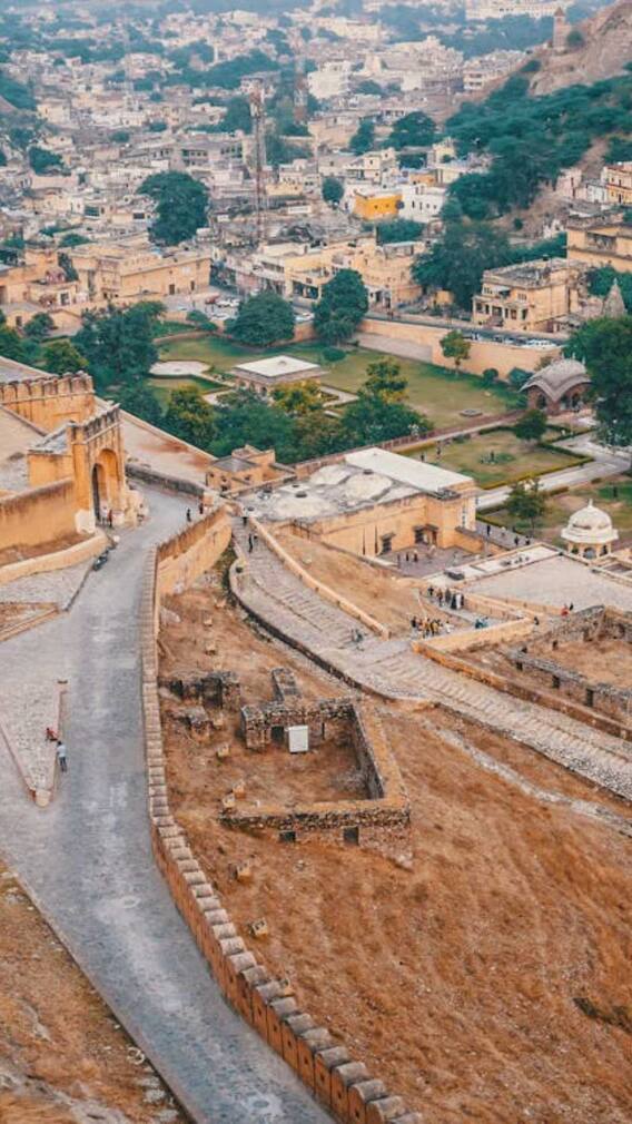 राजस्थान के जैसलमेर में कैसे कपड़े पहनते हैं?