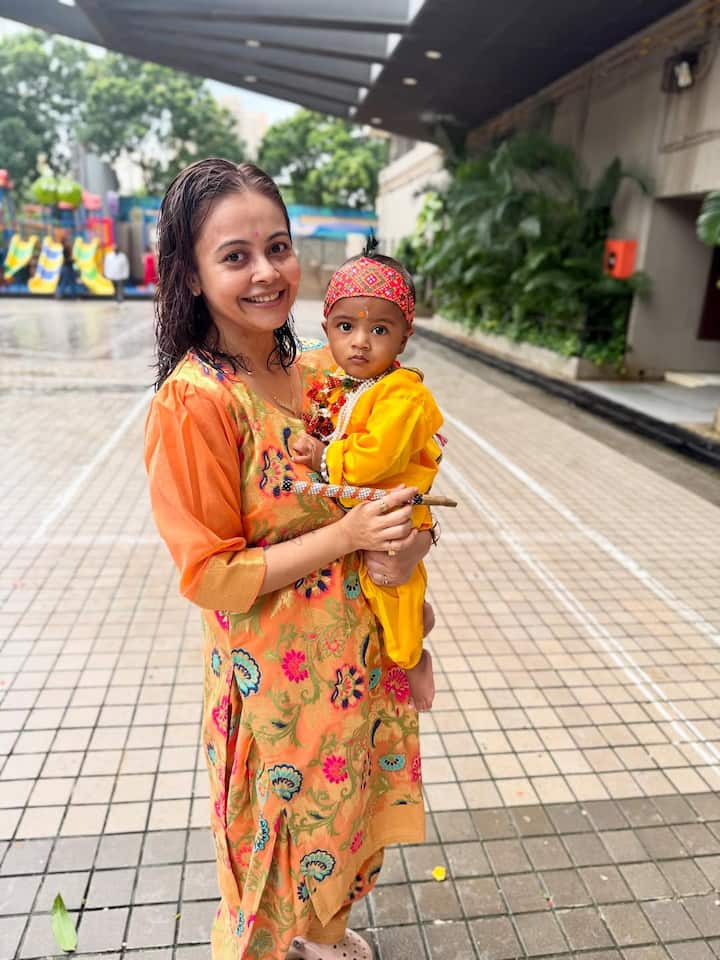Recently, on the completion of 7 months of the son, Devolina shared a lovely post related to the motherhood, in which she told her son as her biggest journey.