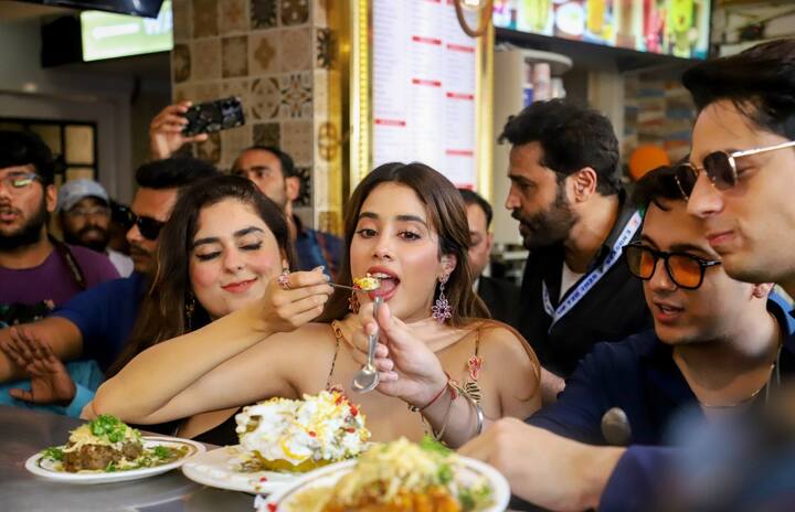 तुषार जलोटा दिग्दर्शित आणि मॅडॉक फिल्म्स निर्मित, परम सुंदरी त्याच्या मोठ्या नाट्यगृहासाठी सज्ज होत आहे.'परम सुंदरी' हा चित्रपट येत्या २९ ऑगस्ट २०२५ रोजी प्रदर्शित होणार आहे.