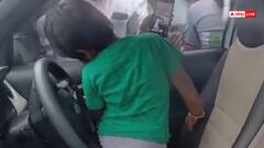 Video: कार में फंसे बच्चे को युवक ने वीडियो दिखाकर खुलवाया गेट, वायरल हो रहा है ये वीडियो
