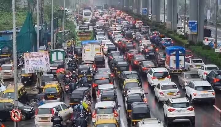 आज आठवड्याचा पहिला दिवस आणि आजही मुंबईत जोरदार पाऊस पडतोय.