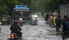 Weather Update News: ভারী বৃষ্টির সম্ভাবনা নেই, কবে কাটবে কলকাতার অস্বস্তিকর আবহাওয়া? দেখে নিন ওয়েদার আপডেট