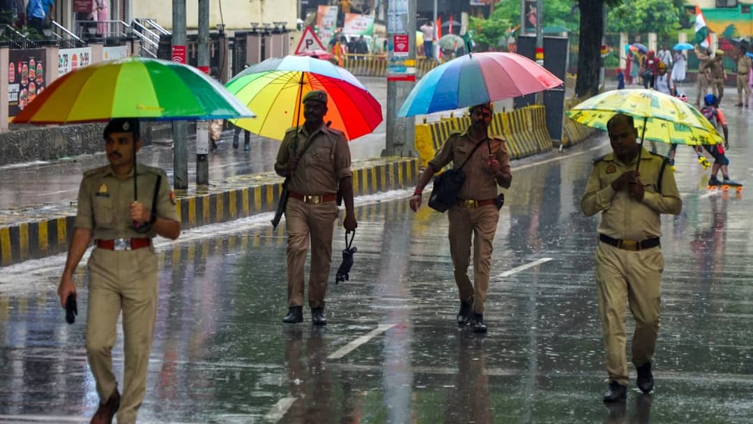 up-weather-forecast-monsoon-weakens-light-rain-in-some-districts-humid-heat-to-continue Monsoon Weakens In Uttar Pradesh: Light Showers And 'Sticky Heat' Likely In Some Districts