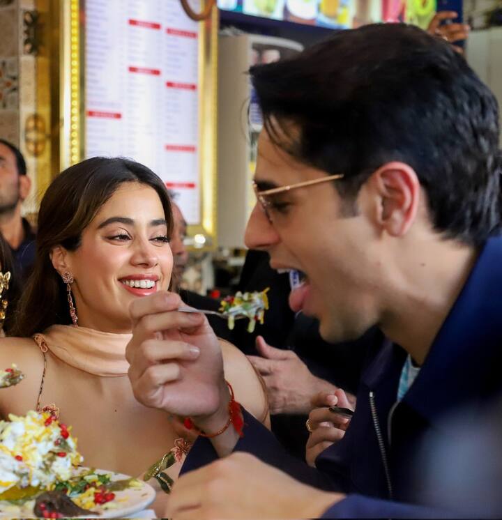 जान्हवीने तिच्या सुंदरी या पात्राचे वर्णन तिच्या हृदयाच्या जवळच्या जोड्यांपैकी एक म्हणून केले आहे. सिद्धार्थ म्हणाला की तो चित्रपटाच्या समकालीन शैलीने सांगितलेल्या क्लासिक रोमॅन्सकडे आकर्षित झाला.जो दोन वेगवेगळ्या जगांना जोडणारा प्रेमाचा जादू अधोरेखित करतो.