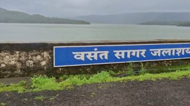 विद्युतगृहातून आज 900 क्युसेक विसर्ग वारणा नदी पात्रात सुरू करण्यात आला.