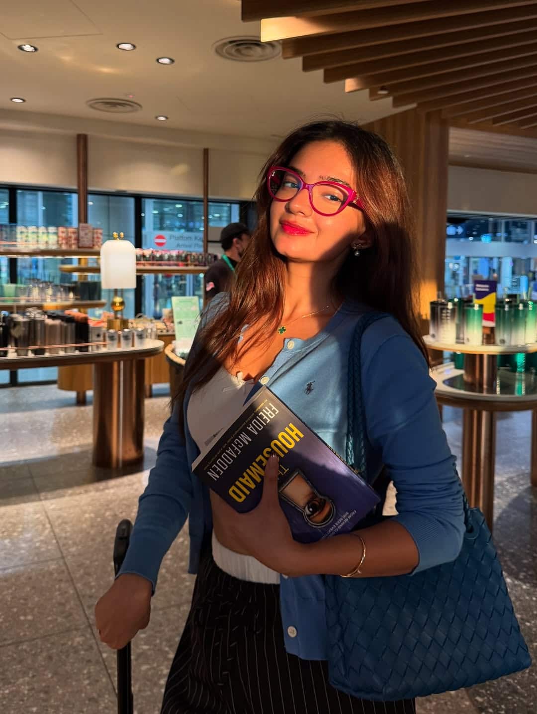 For your next vacation, you can also take inspiration of your outfits from these pictures of the actress. Here he is carried with a blue shirt and casual trousers with a white crop top.