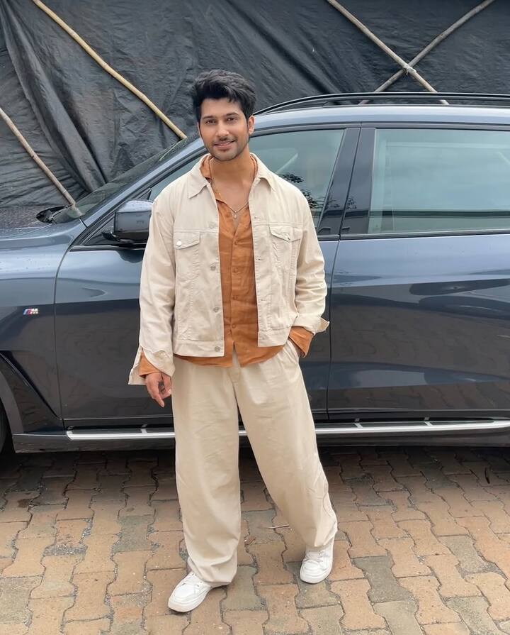एक्टर ने कहा कि इतनी बार मांग भर दी है कि थक चुका हूं. मेरी इतनी सारी बीवियां हैं. 13 साल से मैं आंचल के साथ हूं लेकिन कभी शादी की क्रेविंग हुई ही नहीं. क्योंकि स्क्रीन पर इतनी शादी कर चुका हूं.