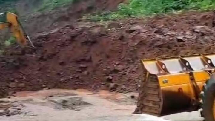 राधानगरी धरणाचे सातही स्वयंचलित दरवाजे मोसमात पहिल्यांदाच उघडले आहेत.