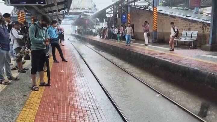 यामुळे सकाळच्या सुमारास कामावर जाणाऱ्याना अडचणींचा सामना करावा लागत आहे.