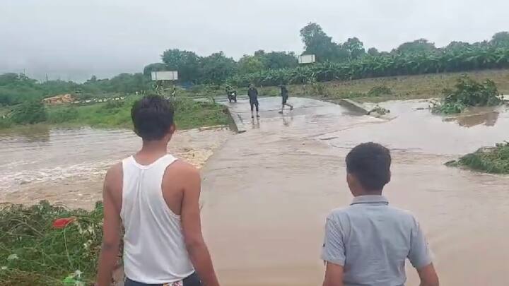 रिसोड तालुक्यातील  नेतन्सा गावातील  नमहादेव संस्थान इथं दर्शनासाठी गेलेल्या 8 युवकांना कांचनदीला आलेल्या पुराच्या  पाण्याने अवघ्या काही मिनिटात वेढा दिल्याने.