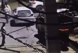 ਪੰਜਾਬ ਦੇ ਵਿਗੜਦੇ ਹਾਲਾਤ ! ਚਿੱਟਾ ਵੇਚਣ ਤੋਂ ਰੋਕਿਆ ਤਾਂ ਤਸਕਰਾਂ ਨੇ ਘਰਾਂ ‘ਤੇ ਕੀਤਾ ਹਮਲਾ, 15-20 ਬਦਮਾਸ਼ਾਂ ਨੇ ਤੋੜੀਆਂ ਕਾਰਾਂ, ਪੈਟਰੋਲ ਬੰਬ ਸੁੱਟੇ