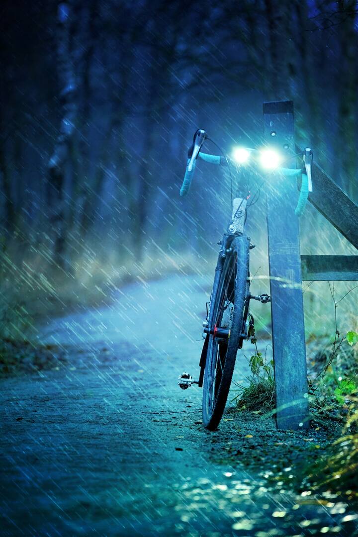 बाहेरील फास्टफूड टाळा, भजी, पाणीपुरी, चाट जरी मोहक वाटत असले तरी दूषित पाण्यामुळे पोटाचे विकार होऊ शकतात.