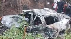 ਭਿਆਨਕ ਸੜਕ ਹਾਦਸੇ ਤੋਂ ਬਾਅਦ ਮੱਚੀ ਹਾਹਾਕਾਰ, 2 ਕਾਰਾਂ ਵਿਚਾਲੇ ਜ਼ਬਰਦਸਤ ਟੱਕਰ; 8 ਲੋਕਾਂ ਦੀ ਮੌਤ...