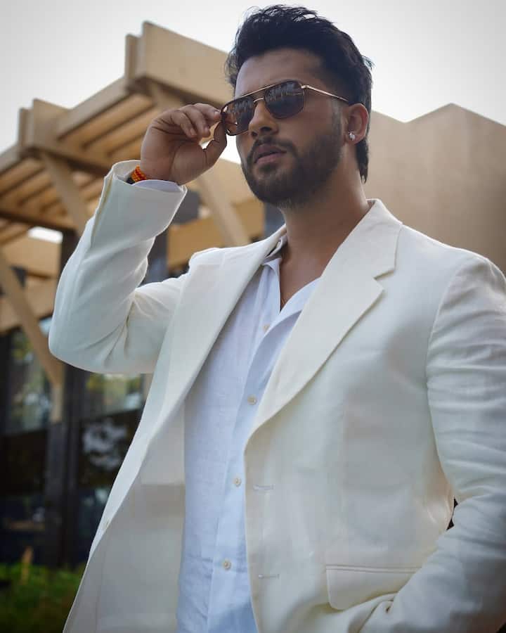 नमिश ने कहा कि एक साल घर बैठा तो लगने लगा कि अब शादी करनी है. एक्टर ने कहा कि लोखंडवाला नें आंचल से मुलाकात हुई थी. मैं दिल्ली से आया था और वो मुंबई में बर्गर खा रही थी. देखते ही मैं उस पर फ्लैट हो गया.