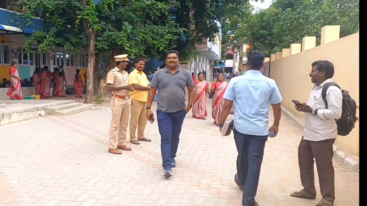 சீர்காழியில் வெடிகுண்டு மிரட்டல்: பள்ளி மற்றும் கோயிலில் பரபரப்பு!