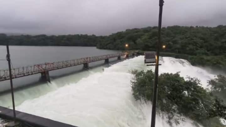 त्यामुळे भोगावती नदीपात्रामध्ये पाण्याचा मोठ्या प्रमाणात विसर्ग होत आहे.