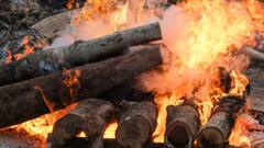 हिमाचल प्रदेश में बारिश से चिता डूबी, JCB से ग्रामीणों ने किया अंतिम संस्कार